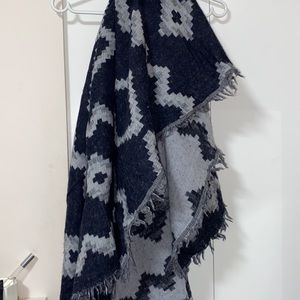 Aritzia Wilfred Diamond Mosaic Blanket Scarf